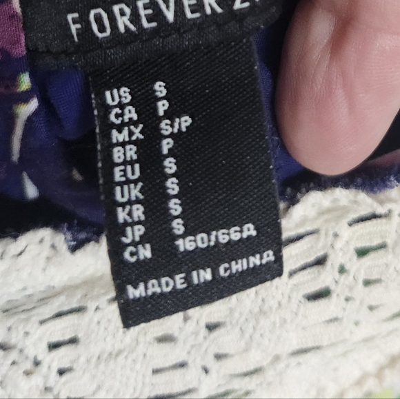 Good condition Forever 21 romper. Size small - Picture 6 of 11